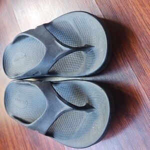 ​OOFOS OOriginal Recovery Sandals Men’s Black Thong Flip Flops Size (Size 8-10)